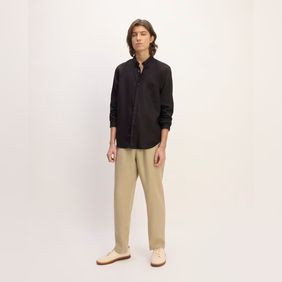 Everlane Mens Classic Shirt in Black Linen - Picture 3 of 6